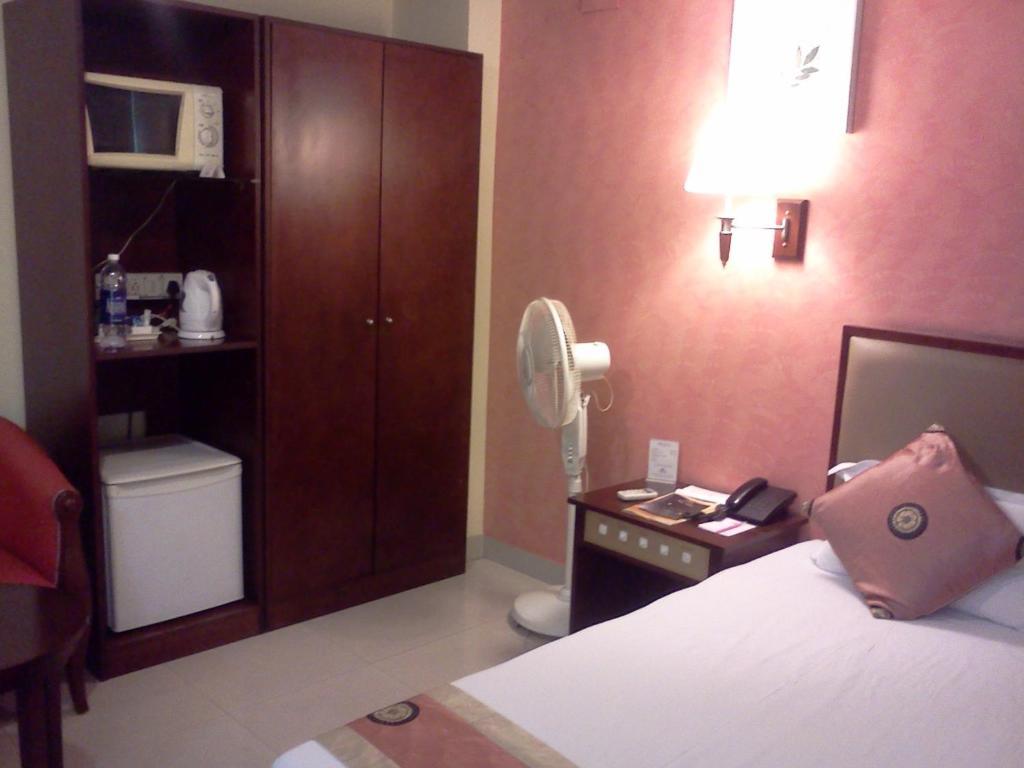 Landmark Hotel Kolkata Room photo